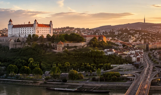 Výhľad na Bratislavský hrad a centrum Bratislavy